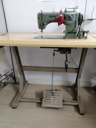 Máquina de coser industrial Refrey