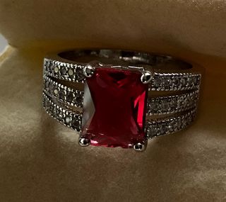 Anello donna con rubino sintetico