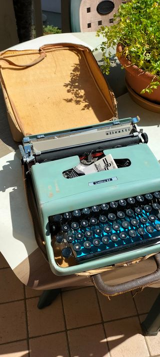 Olivetti Lettera 22 Macchina da Scrivere