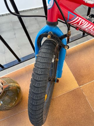 Bicicleta infantil roja