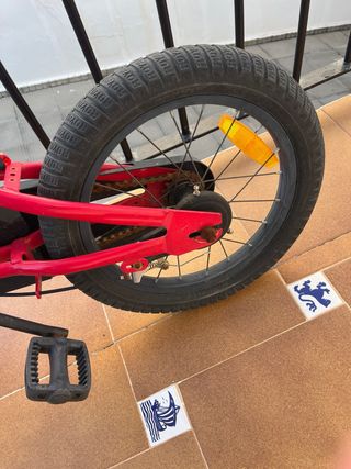 Bicicleta infantil roja
