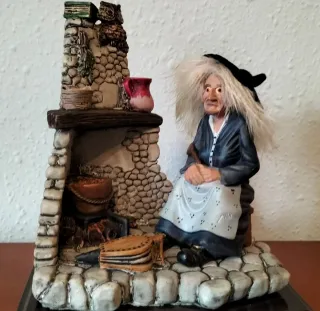 Figura Bruja con Caldero y Lechuza