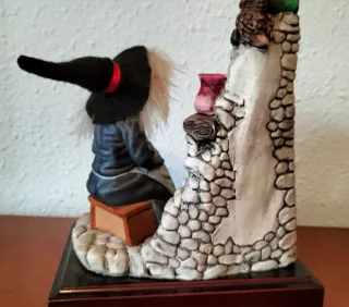 Figura Bruja con Caldero y Lechuza