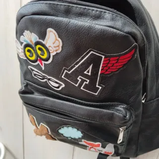 Mochila urban con parches