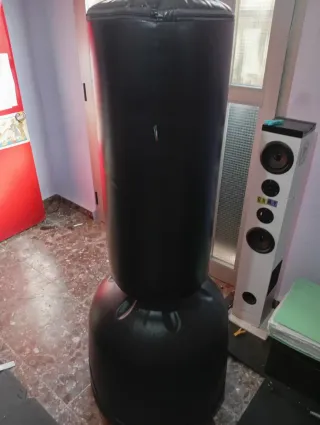 Saco de boxeo con pie