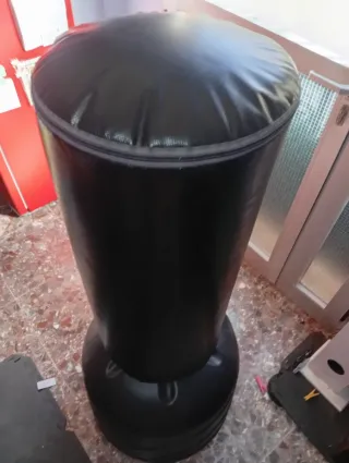 Saco de boxeo con pie