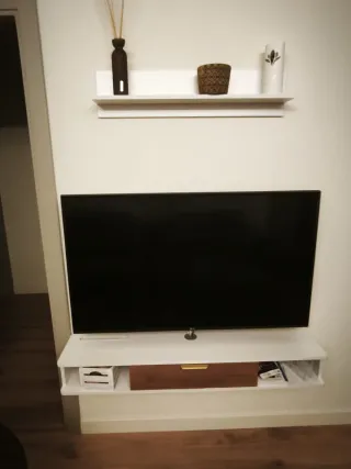 Mueble de salón blanco