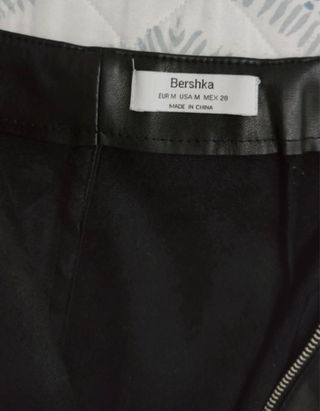 Falda negra cuero cremallera