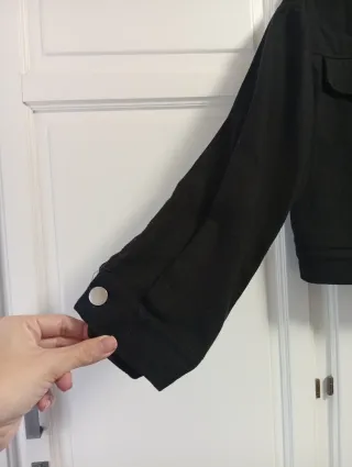 Cazadora negra con dibujo de Shein