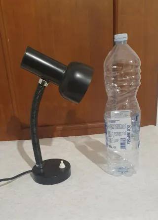 Lampada da tavolo nera