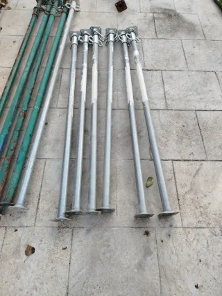 Puntales de obra metálicos