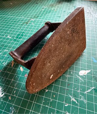 Plancha antigua de hierro fundido