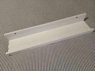 Estantería cuadros IKEA blanca. Largo 55 cm.