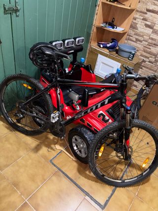 Bicicleta Scott Negra y Roja.