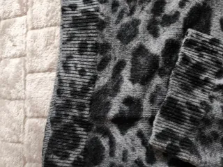 Jersey Zara Man Estampado Leopardo Gris Negro