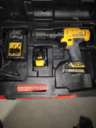 Taladro Dewalt 10.8V con Batería y Cargador