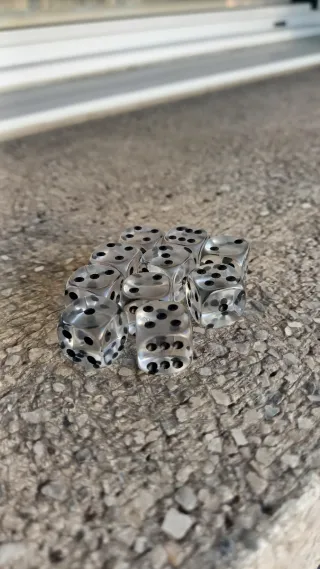 10 Dados Acrílicos Transparentes D6 con bolsa gris