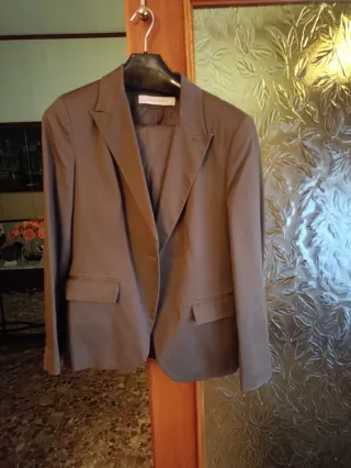 Traje marrón Zara