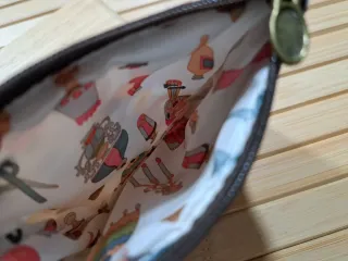 Monedero con cremallera y estampado de gatos