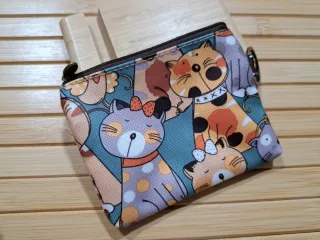 Monedero con cremallera y estampado de gatos