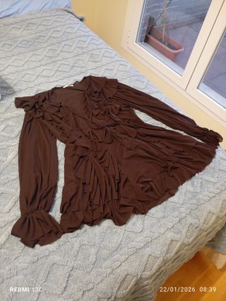 Vestido marrón con volantes, mu bonito