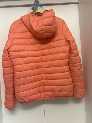 Abrigo acolchado rosa anaranjado con capucha