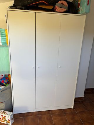Armario IKEA KLEPPSTAD blanco 3 puertas