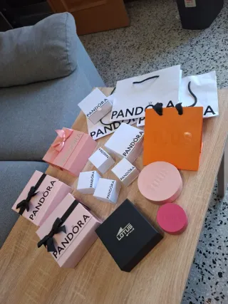 SE VENDE TODOx20€ (Lote Cajas Regalo Pandora,Tous)