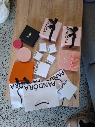 SE VENDE TODOx20€ (Lote Cajas Regalo Pandora,Tous)