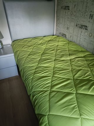 Canapé abatible y colchón viscoelástico de 22 cms.