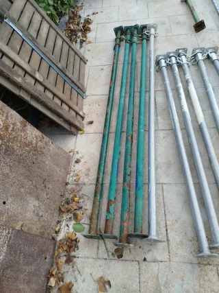 Puntales de obra metálicos