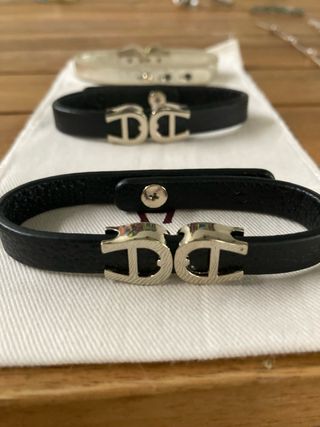 Lote Aigner pulseras y llavero cuero