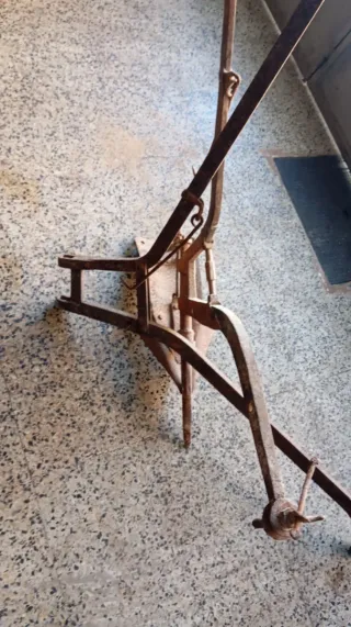 Arado de mula antiguo