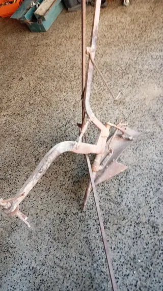 Arado de mula antiguo