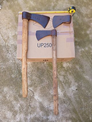 Hacha antigua hierro marcaje leer anuncio marca