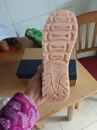 Zapatillas Fila Beige/Blanco Talla 40 Nuevas