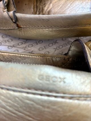 REBAJADISIMOS. Zapatos Geox Dorados Mujer