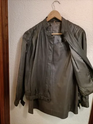 Traje Cazadora y Falda Gris