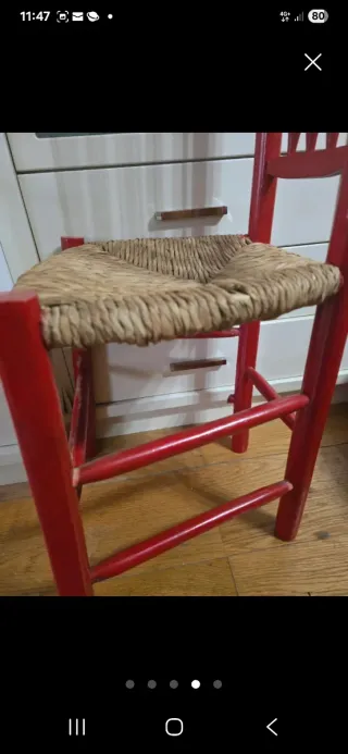 Silla alta de madera y enea