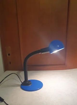 Lampada da tavolo flessibile blu