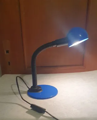 Lampada da tavolo flessibile blu