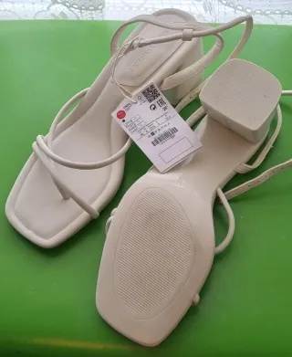 Sandalias Stradivarius tacón bajo talla 36