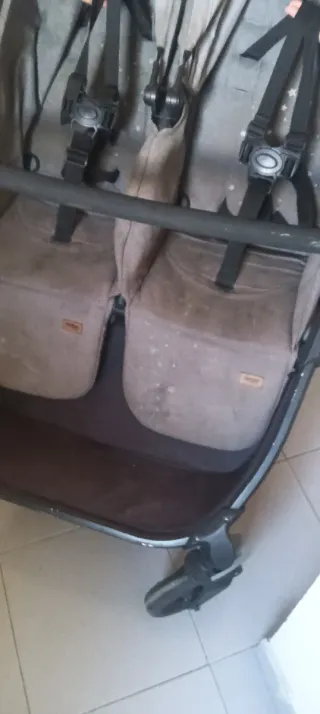 Carro gemelar tuctuc