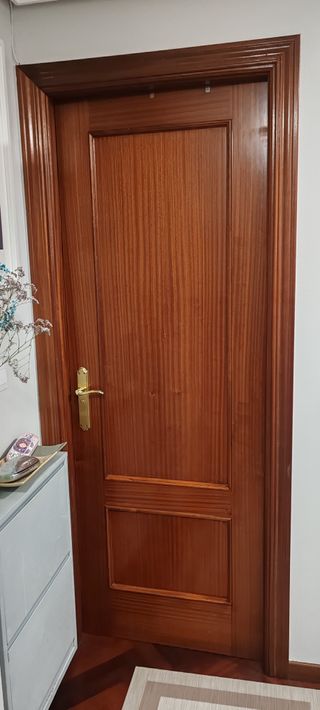 Puerta Sapelly Maciza Interior
