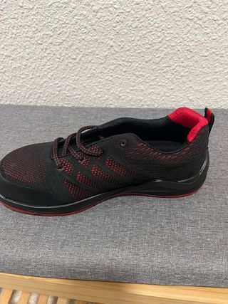 Botas de seguridad Calima negras y rojas