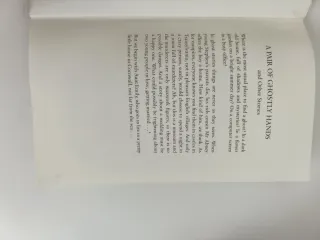 Oxford Bookworms Library: A Pair of Ghostly Han...