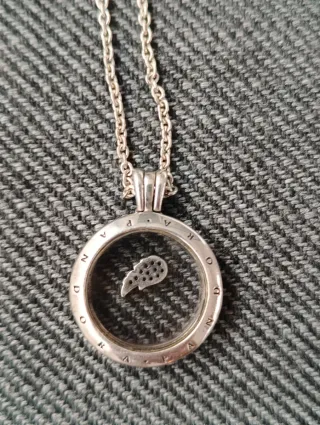 Colgante Pandora con cadena y mini charm