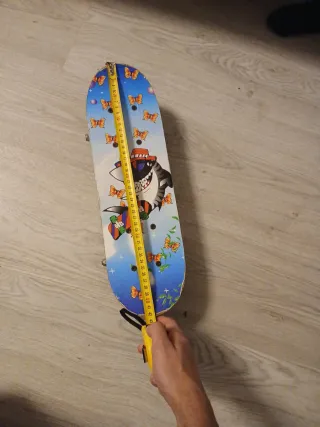 Patín para niños con diseño de tiburón