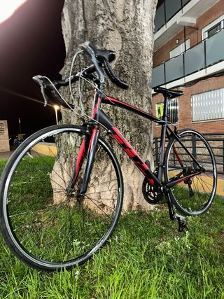 Bicicleta Carretera BH Sphene Negra/Roja