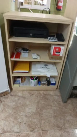 2 Vitrinas Refrigeradas con Mueble+Armario móvil